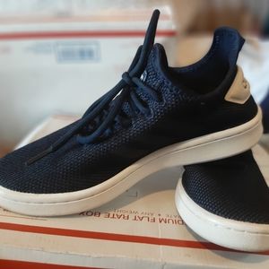 Size 6 womens adidas running shoes